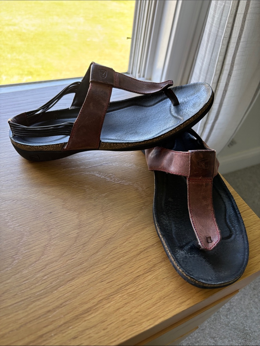 Woman’s Dark Red Leather Toe-Post Sandals